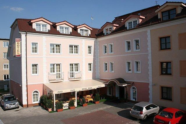 Hotel Tilia Pezinok Extérieur photo