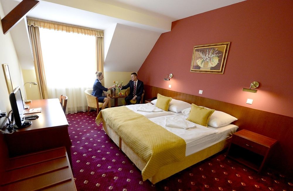 Hotel Tilia Pezinok Extérieur photo