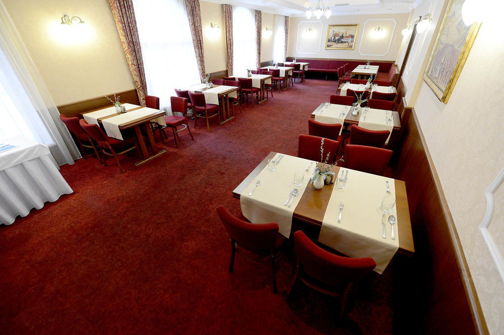Hotel Tilia Pezinok Extérieur photo