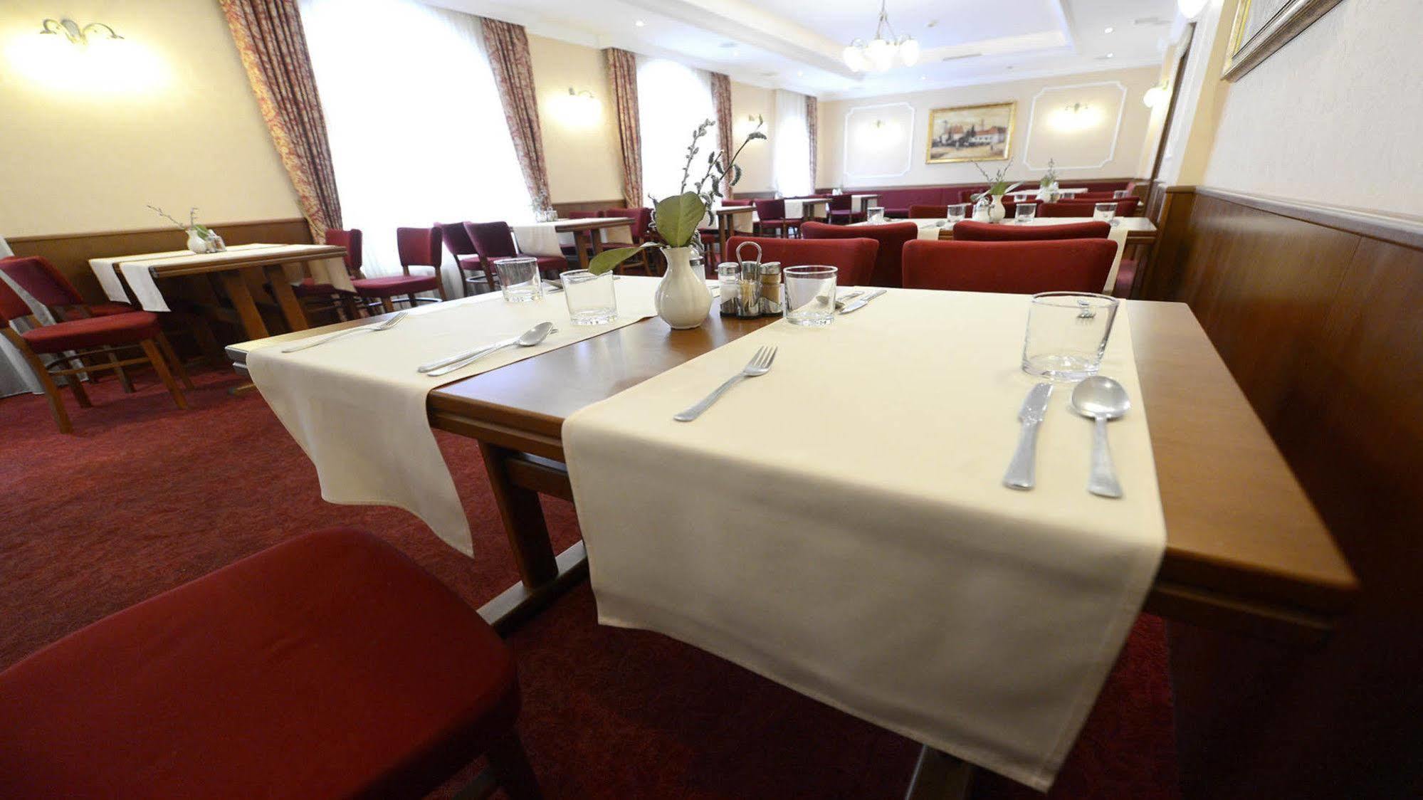 Hotel Tilia Pezinok Extérieur photo