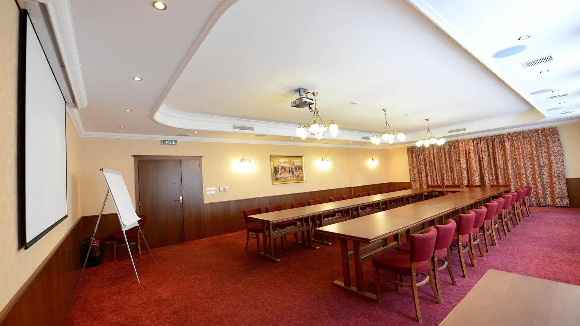 Hotel Tilia Pezinok Extérieur photo