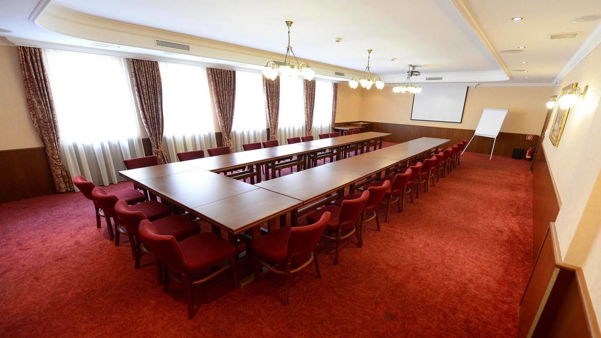Hotel Tilia Pezinok Extérieur photo