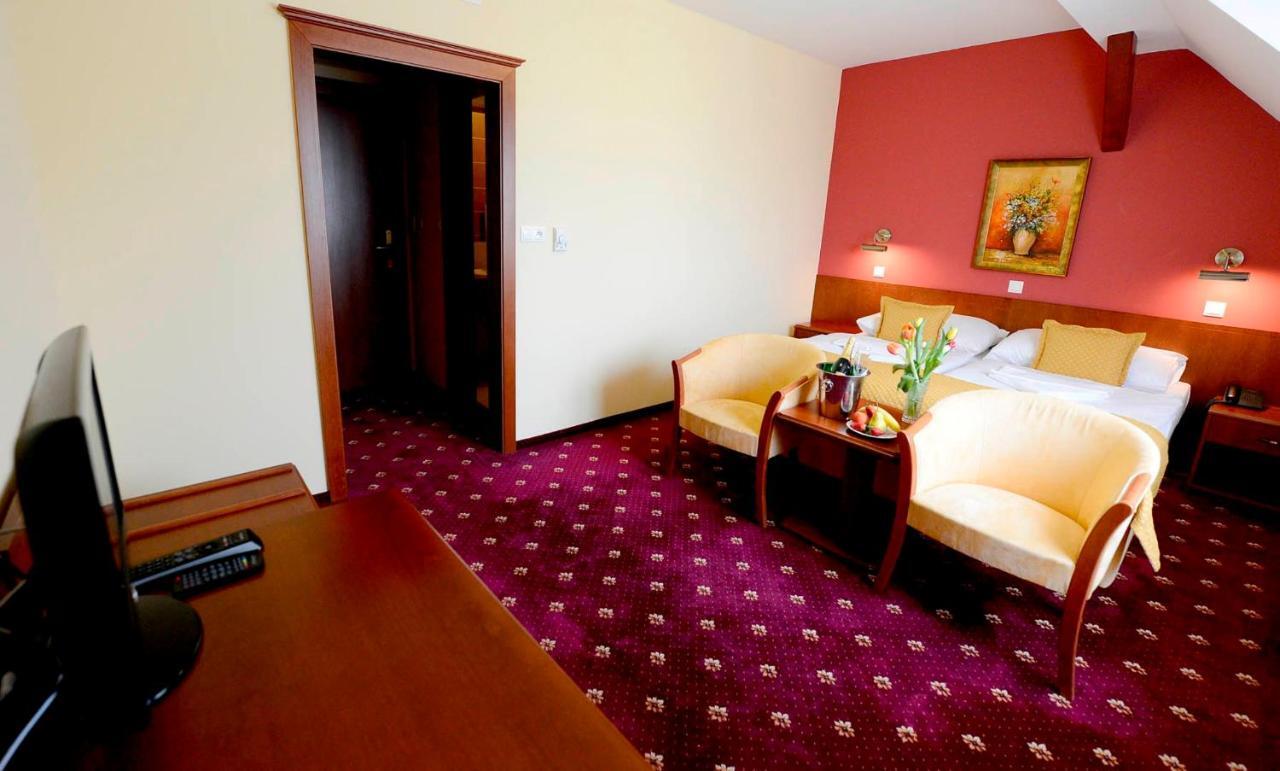 Hotel Tilia Pezinok Chambre photo